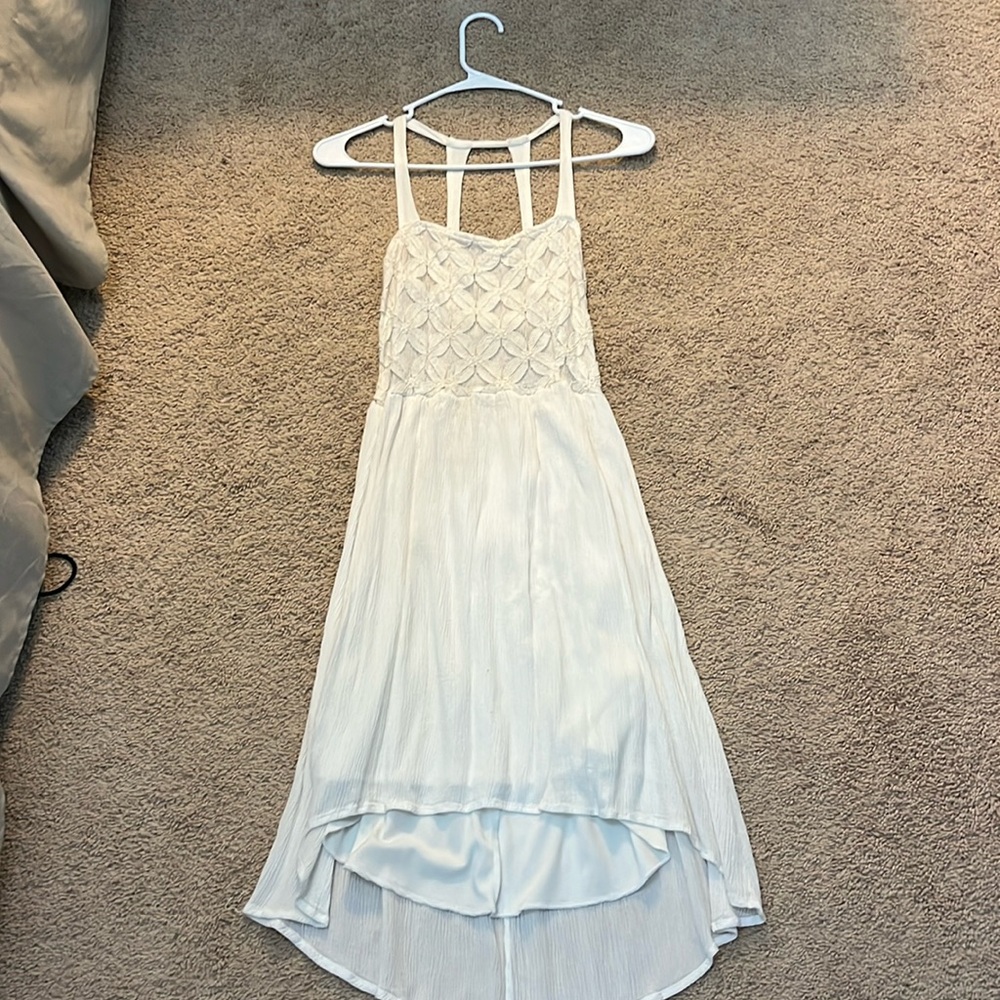 super cute white dress!